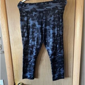 Zyia Women's Size Medium Blue Camo Light n Tight Leggings Pockets 20" GUC​​